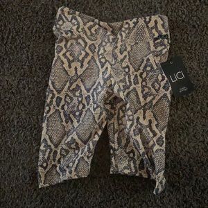 Python V-Cut Scrunch Biker Shorts
